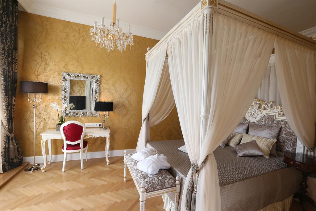 Schloss Schoenbrunn Grand Suite Apartment *