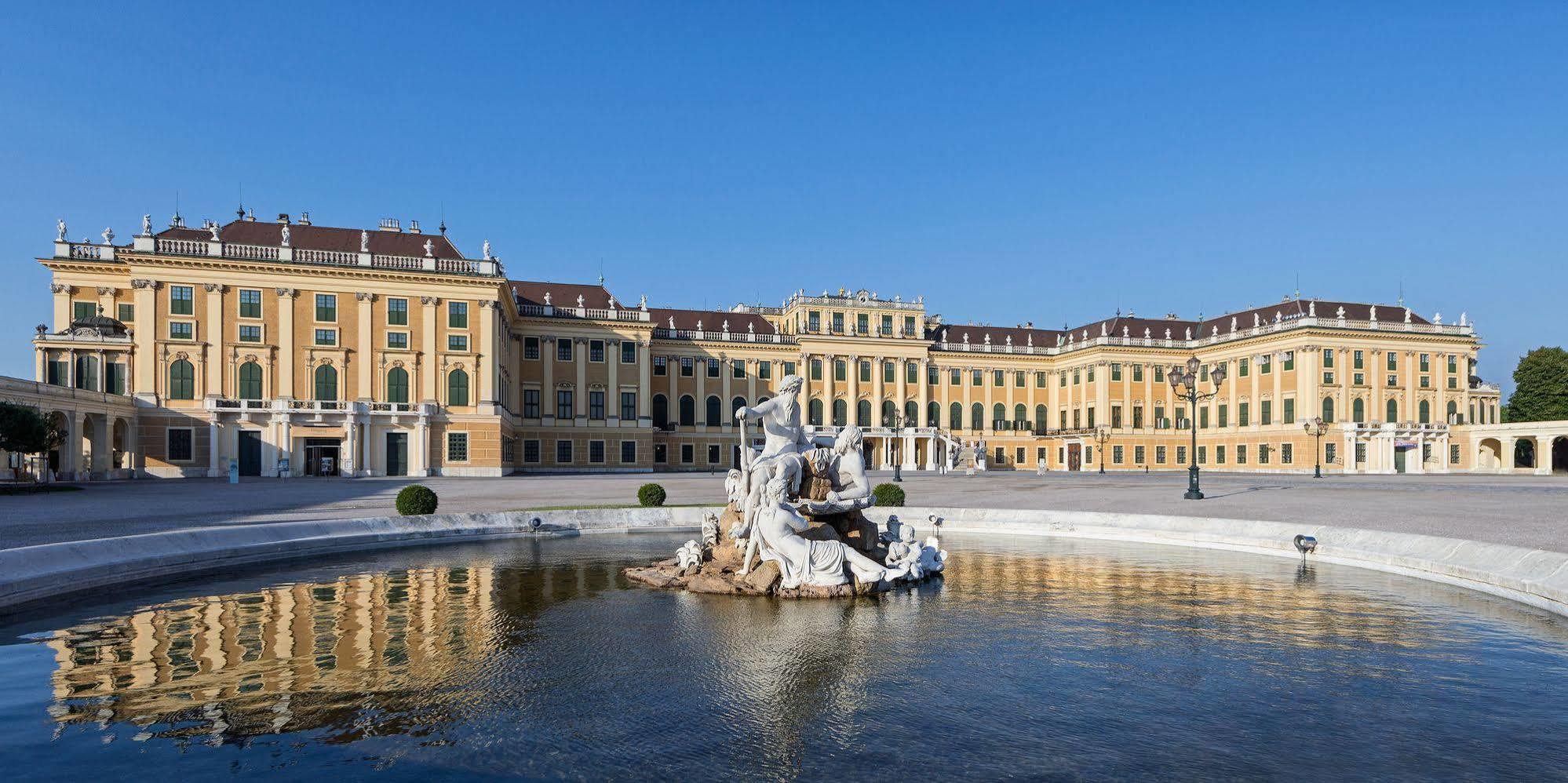 Schloss Schoenbrunn Grand Suite Apartment Vienna